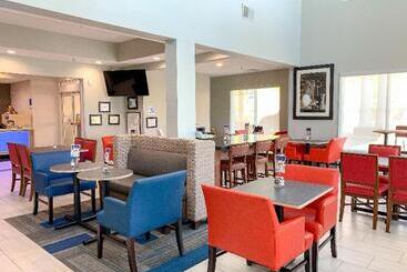 فندق Holiday Inn Express & Suites Lexington Downtown Area Keeneland, An Ihg