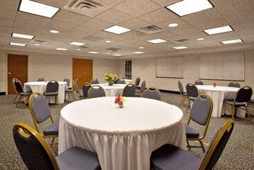 Holiday Inn Express Hotel & Suites Saint Joseph, An Ihg