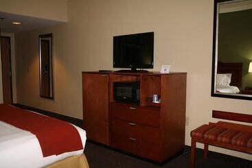 هتل Holiday Inn Express And Suites Greenville By Ihg
