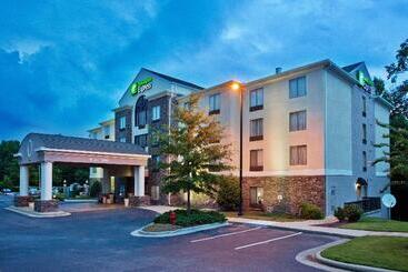 هتل Holiday Inn Express Apex   Raleigh, An Ihg