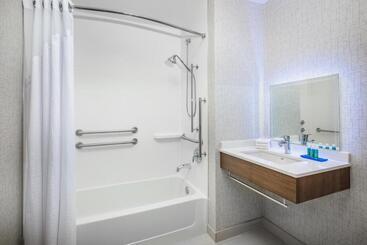 فندق Holiday Inn Express Ontario, An Ihg