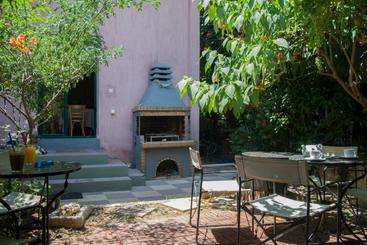 هتل Staggia Studios