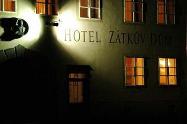 هتل Zatkuv Dum