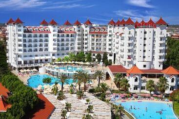 Serenis Hotel All Inclusive