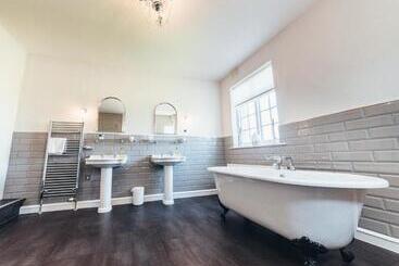 هتل آپارتمان Birchover Bridgford Hall