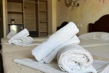 هتل آپارتمان Asprolithos Studios