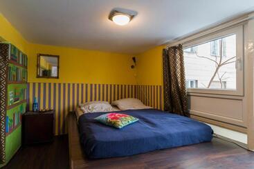 Baroque Hostel & Coworking