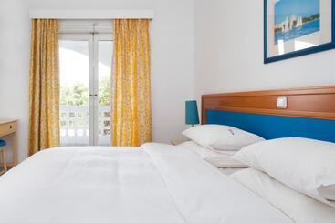 Daphne S Club Hotel Apartments