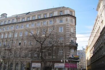 Friends Hostel & Apartments