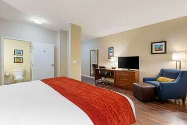 호텔 Comfort Inn & Suites Near Ontario Airport