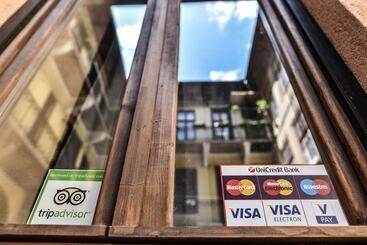 בית מלון כפרי Corvin Point Rooms And Apartments