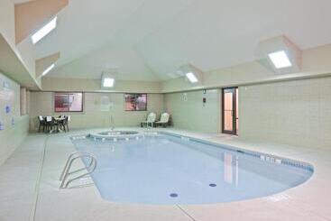 Holiday Inn Express Hotel & Suites Lincoln South, An Ihg