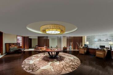 Pullman Oceanview Sanya Bay Resort & Spa