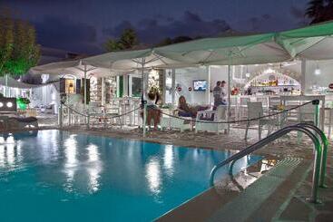 מלון דירות Zoumis Residence