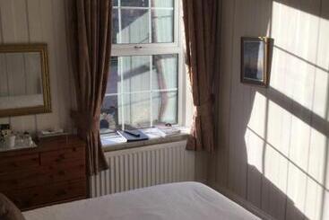 민박 Arundel House