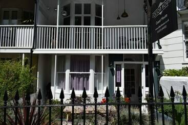 ベッドアンドブレックファースト Colson House