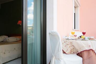 Отель Leon   Ristorante Al Cavallino Rosso