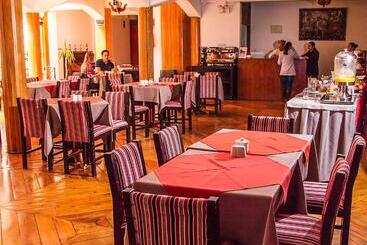 هتل Monasterio San Pedro