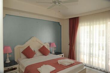 هتل Montebello Deluxe