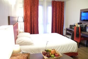 아파트호텔 Villa Val Senart 1ere Avenue