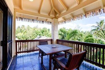 خانه Castaway Resort