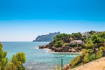 Celia   Oceanfront Villa In Costa Blanca