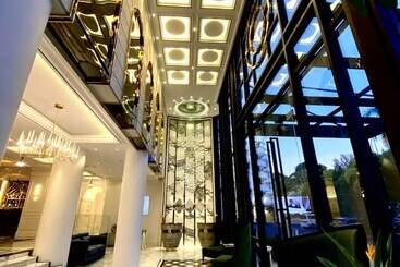 Grand Eska Hotel & Suites Batam