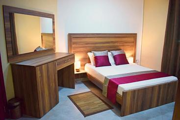 בית מלון כפרי Byblos  Ghana