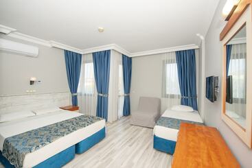 בית מלון כפרי Golden Moon