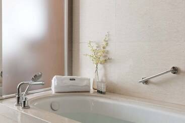 هتل The Westin Nanjing Xuanwu Lake