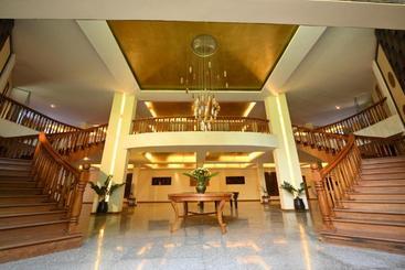 هتل Aye Yar River View Resort