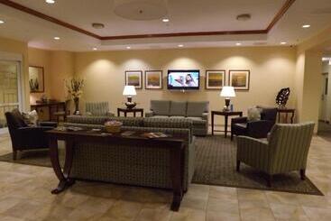 ホテル Candlewood Suites Fredericksburg, An Ihg