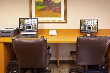 فندق Candlewood Suites Indianapolis Downtown Medical District, An Ihg