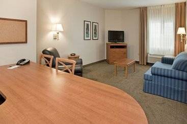 فندق Candlewood Suites Kansas City Northeast, An Ihg