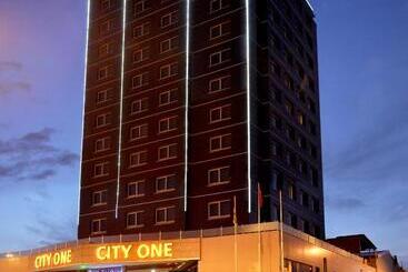 酒店 City One