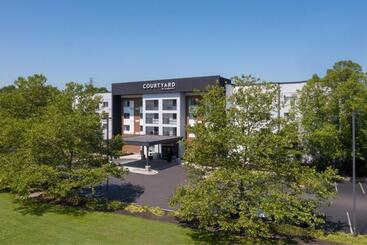 فندق Courtyard Edison Woodbridge