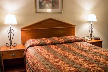 בית מלון כפרי Econo Lodge Akron Copley Northwest