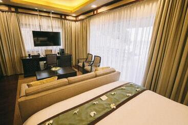 Отель Eskaya Beach Resort And Spa