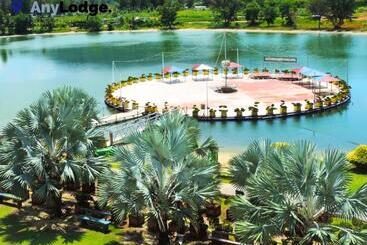 فندق Marina Island Pangkor Resort &