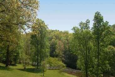 ホテル Rodeway Inn & Suites On The River