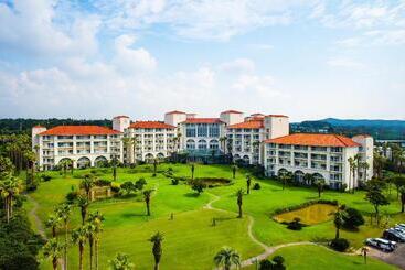 Отель Shineville Luxury Resort