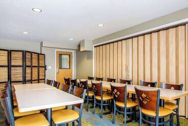 בית מלון כפרי Sleep Inn & Suites Idaho Falls Gateway To Yellowstone