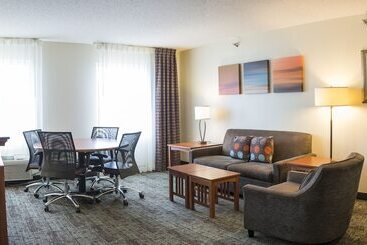 ホテル Staybridge Suites Fargo By Ihg