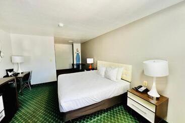 هتل Studio 6 Suites Flagstaff Az