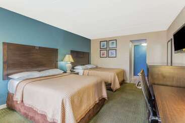 호텔 Travelodge By Wyndham Virginia Beach