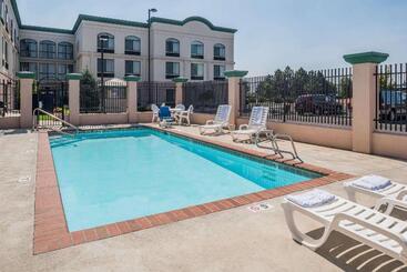 Отель Wingate By Wyndham Spokane Airport