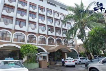 White Knight Hotel Cebu