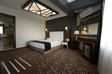 בית מלון כפרי Adramis Termal