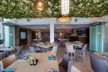 هتل Captain Karas Holidays Apartments