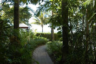 هتل Costa Royale Trinity Beach